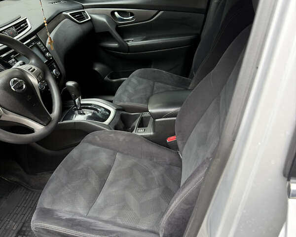 Серый Ниссан Rogue, объемом двигателя 2.49 л и пробегом 172 тыс. км за 13500 $, фото 13 на Automoto.ua