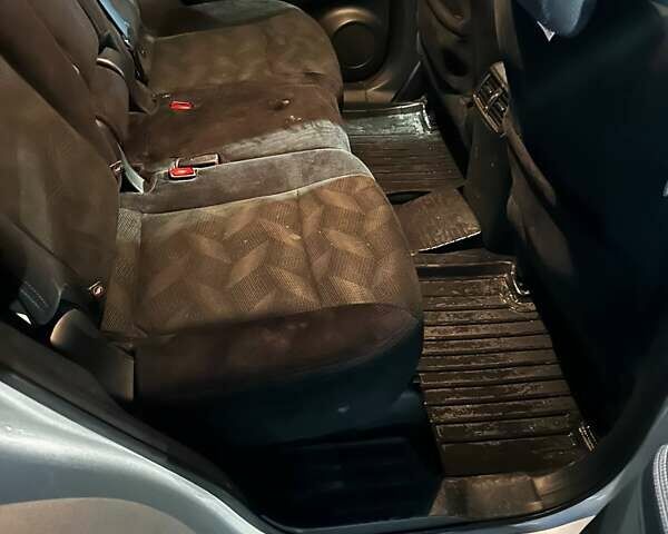 Серый Ниссан Rogue, объемом двигателя 2.49 л и пробегом 162 тыс. км за 13200 $, фото 13 на Automoto.ua