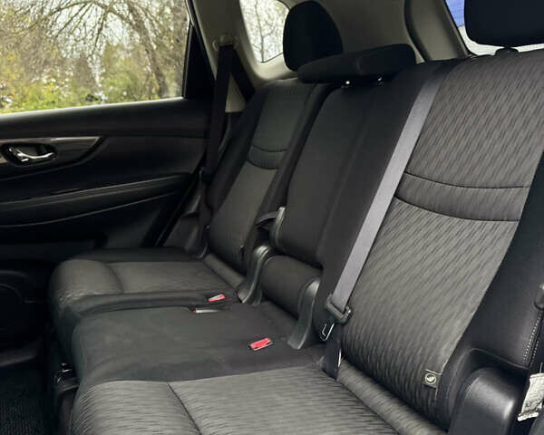 Серый Ниссан Rogue, объемом двигателя 2.49 л и пробегом 157 тыс. км за 13799 $, фото 13 на Automoto.ua