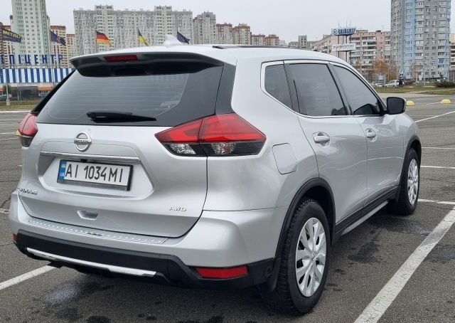 Серый Ниссан Rogue, объемом двигателя 2.5 л и пробегом 120 тыс. км за 15600 $, фото 3 на Automoto.ua