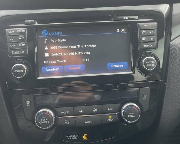 Серый Ниссан Rogue, объемом двигателя 2.49 л и пробегом 120 тыс. км за 13750 $, фото 6 на Automoto.ua