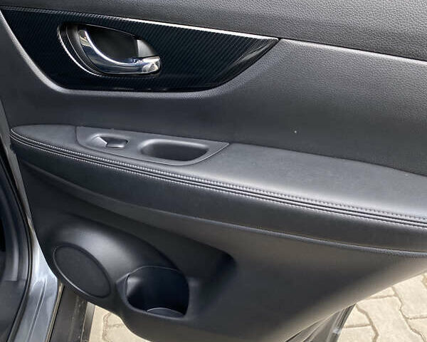 Серый Ниссан Rogue, объемом двигателя 2.49 л и пробегом 222 тыс. км за 15000 $, фото 11 на Automoto.ua