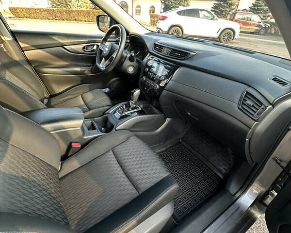 Серый Ниссан Rogue, объемом двигателя 2.49 л и пробегом 206 тыс. км за 12999 $, фото 21 на Automoto.ua