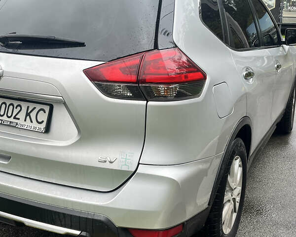 Серый Ниссан Rogue, объемом двигателя 2.5 л и пробегом 215 тыс. км за 15000 $, фото 3 на Automoto.ua