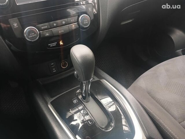 Серый Ниссан Rogue, объемом двигателя 2.5 л и пробегом 148 тыс. км за 12990 $, фото 17 на Automoto.ua