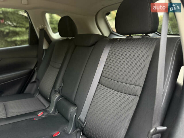 Серый Ниссан Rogue, объемом двигателя 2.5 л и пробегом 162 тыс. км за 12900 $, фото 34 на Automoto.ua