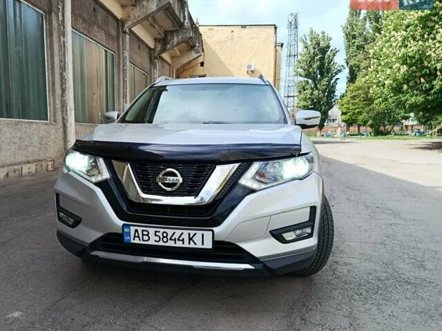 Сірий Ніссан Rogue, об'ємом двигуна 2.5 л та пробігом 170 тис. км за 12800 $, фото 3 на Automoto.ua
