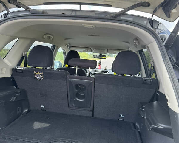 Серый Ниссан Rogue, объемом двигателя 2.49 л и пробегом 122 тыс. км за 14000 $, фото 10 на Automoto.ua