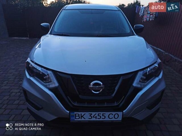 Серый Ниссан Rogue, объемом двигателя 2.5 л и пробегом 160 тыс. км за 12000 $, фото 2 на Automoto.ua
