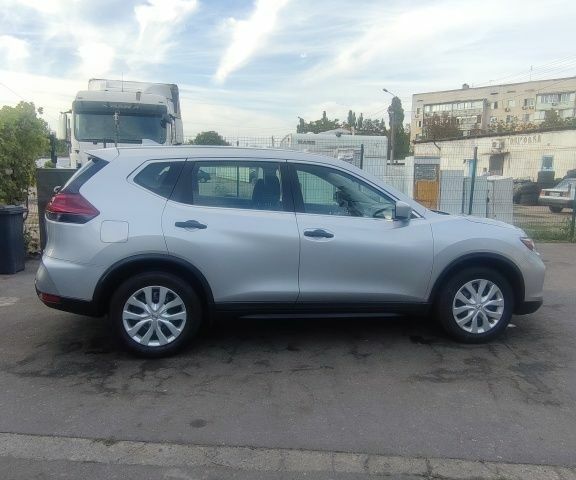 Сірий Ніссан Rogue, об'ємом двигуна 2.5 л та пробігом 160 тис. км за 13500 $, фото 3 на Automoto.ua