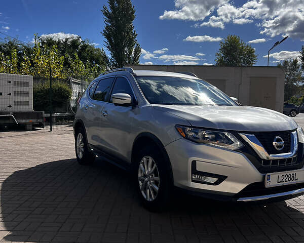 Серый Ниссан Rogue, объемом двигателя 2.49 л и пробегом 119 тыс. км за 15200 $, фото 3 на Automoto.ua