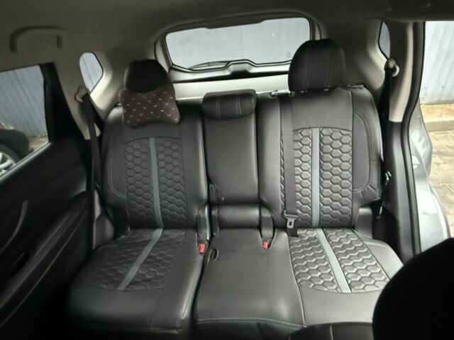 Серый Ниссан Rogue, объемом двигателя 2.5 л и пробегом 143 тыс. км за 15500 $, фото 13 на Automoto.ua