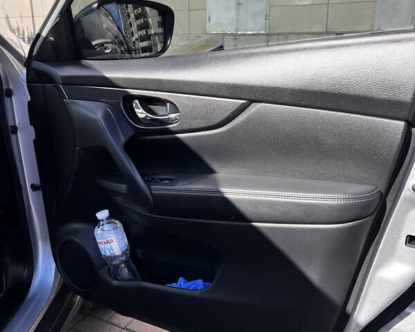 Серый Ниссан Rogue, объемом двигателя 2.49 л и пробегом 119 тыс. км за 15200 $, фото 18 на Automoto.ua