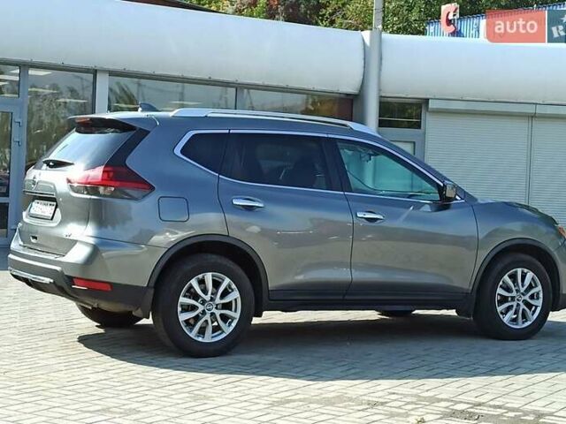 Серый Ниссан Rogue, объемом двигателя 2.5 л и пробегом 150 тыс. км за 14000 $, фото 2 на Automoto.ua