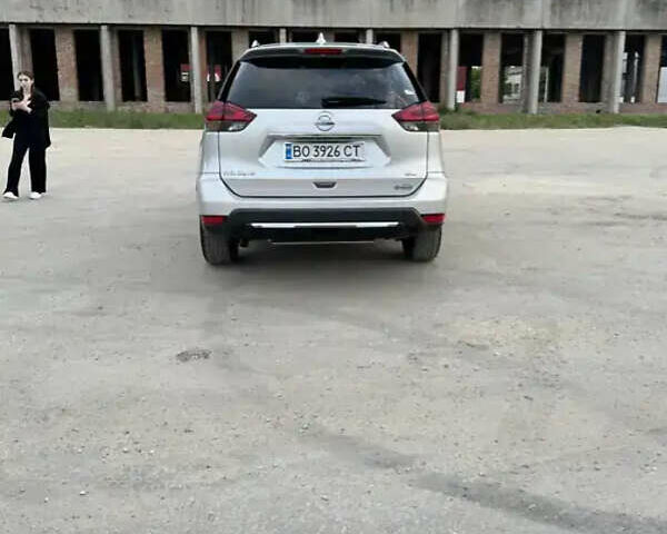 Серый Ниссан Rogue, объемом двигателя 2.49 л и пробегом 160 тыс. км за 15000 $, фото 6 на Automoto.ua