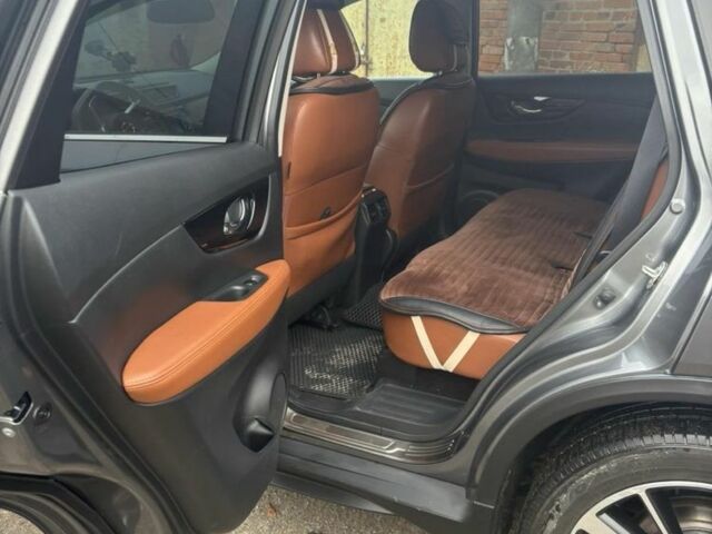 Ніссан Rogue 2017 у Вінниці на Automoto.ua Сірий Ніссан Rogue, об'ємом двигуна 2.5 л та пробігом 150 тис. км за 18999 $, фото 4 на Automoto.ua