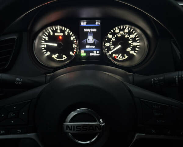 Серый Ниссан Rogue, объемом двигателя 2.5 л и пробегом 143 тыс. км за 13500 $, фото 3 на Automoto.ua