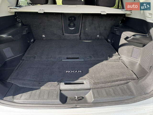 Серый Ниссан Rogue, объемом двигателя 2.49 л и пробегом 119 тыс. км за 14750 $, фото 7 на Automoto.ua