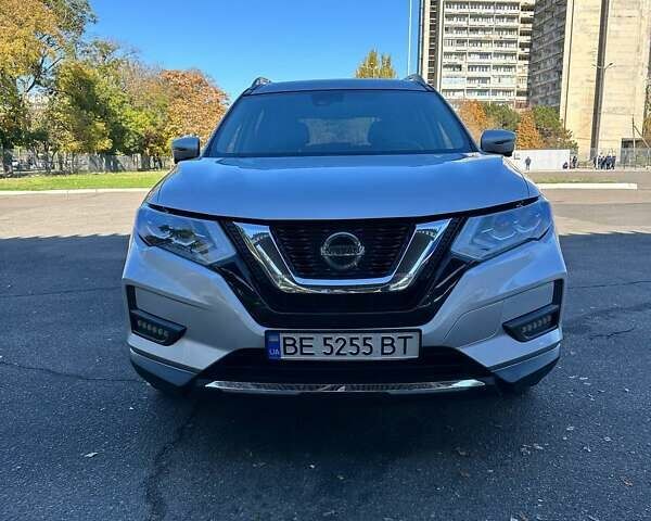 Серый Ниссан Rogue, объемом двигателя 2.49 л и пробегом 160 тыс. км за 16200 $, фото 2 на Automoto.ua