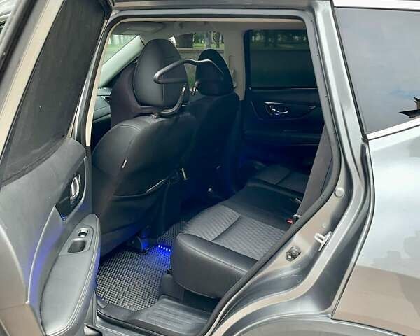 Серый Ниссан Rogue, объемом двигателя 2.49 л и пробегом 167 тыс. км за 15900 $, фото 8 на Automoto.ua