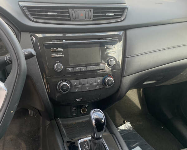 Серый Ниссан Rogue, объемом двигателя 2.5 л и пробегом 200 тыс. км за 9000 $, фото 5 на Automoto.ua