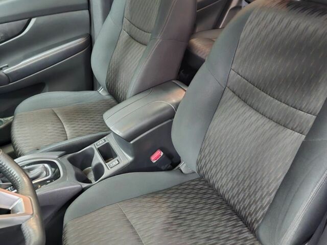 Сірий Ніссан Rogue, об'ємом двигуна 2.5 л та пробігом 131 тис. км за 15500 $, фото 4 на Automoto.ua