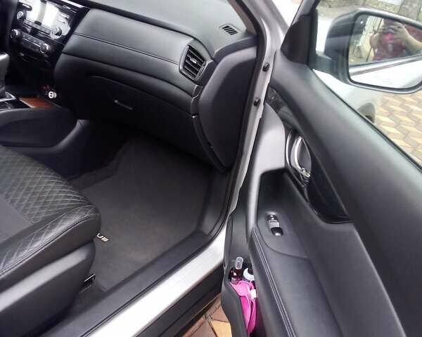 Сірий Ніссан Rogue, об'ємом двигуна 2.49 л та пробігом 115 тис. км за 16500 $, фото 7 на Automoto.ua