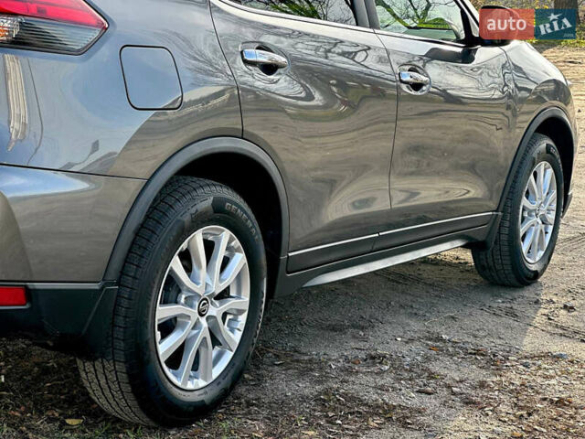 Серый Ниссан Rogue, объемом двигателя 2.5 л и пробегом 85 тыс. км за 14900 $, фото 6 на Automoto.ua