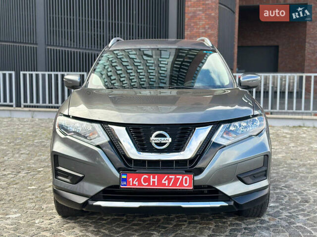Серый Ниссан Rogue, объемом двигателя 2.5 л и пробегом 197 тыс. км за 12900 $, фото 3 на Automoto.ua