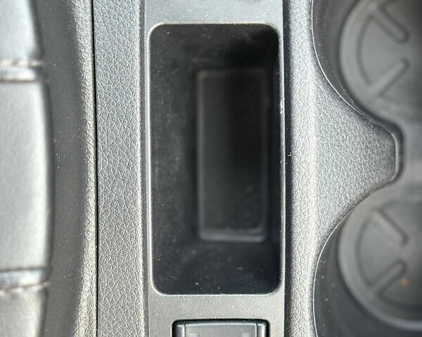 Серый Ниссан Rogue, объемом двигателя 2.5 л и пробегом 197 тыс. км за 12900 $, фото 21 на Automoto.ua