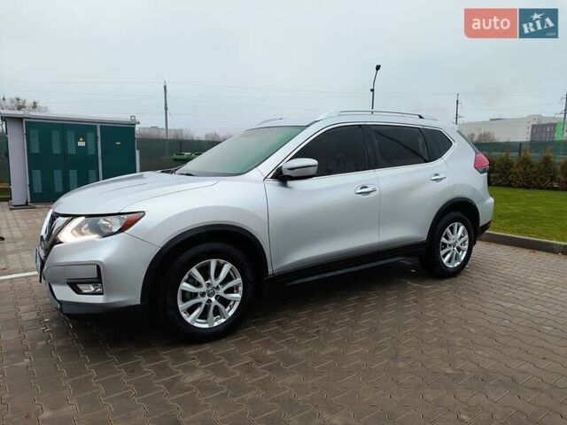Серый Ниссан Rogue, объемом двигателя 2.49 л и пробегом 132 тыс. км за 13800 $, фото 2 на Automoto.ua