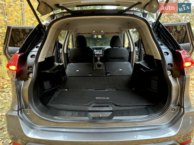 Серый Ниссан Rogue, объемом двигателя 2.49 л и пробегом 180 тыс. км за 13300 $, фото 36 на Automoto.ua