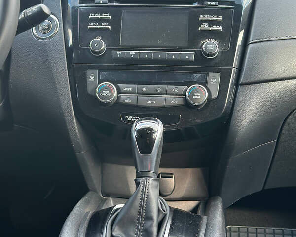 Серый Ниссан Rogue, объемом двигателя 2.5 л и пробегом 197 тыс. км за 12900 $, фото 19 на Automoto.ua