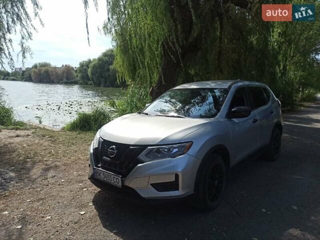 Серый Ниссан Rogue, объемом двигателя 2.5 л и пробегом 160 тыс. км за 12000 $, фото 5 на Automoto.ua