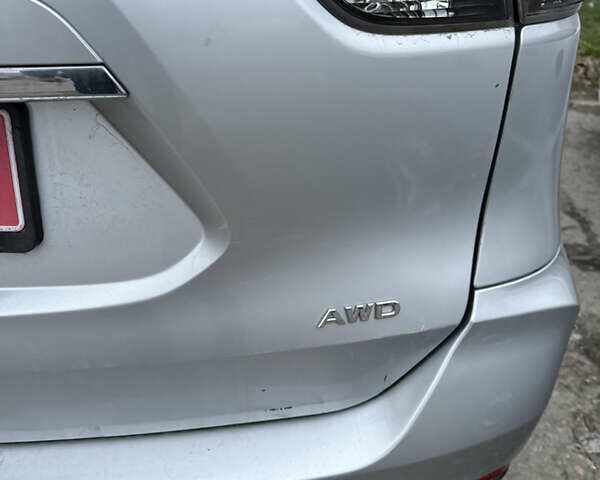 Серый Ниссан Rogue, объемом двигателя 2.5 л и пробегом 143 тыс. км за 13500 $, фото 7 на Automoto.ua