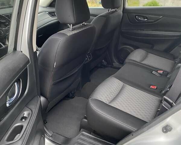 Серый Ниссан Rogue, объемом двигателя 2.5 л и пробегом 137 тыс. км за 10999 $, фото 6 на Automoto.ua