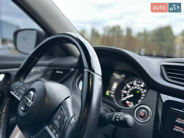 Серый Ниссан Rogue, объемом двигателя 2 л и пробегом 165 тыс. км за 15500 $, фото 24 на Automoto.ua