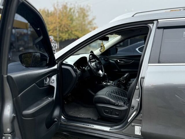 Серый Ниссан Rogue, объемом двигателя 2.5 л и пробегом 143 тыс. км за 15500 $, фото 6 на Automoto.ua