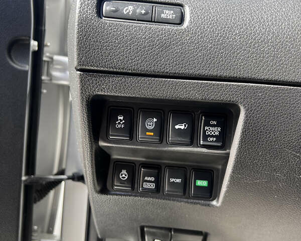 Серый Ниссан Rogue, объемом двигателя 2.49 л и пробегом 119 тыс. км за 15200 $, фото 12 на Automoto.ua