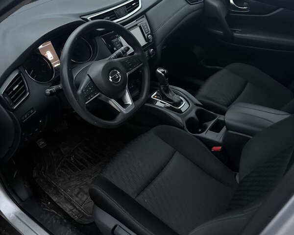 Серый Ниссан Rogue, объемом двигателя 2.5 л и пробегом 143 тыс. км за 13500 $, фото 10 на Automoto.ua