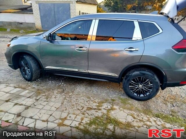 Серый Ниссан Rogue, объемом двигателя 2.5 л и пробегом 190 тыс. км за 14500 $, фото 4 на Automoto.ua