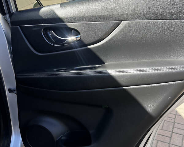 Серый Ниссан Rogue, объемом двигателя 2.49 л и пробегом 119 тыс. км за 15200 $, фото 19 на Automoto.ua