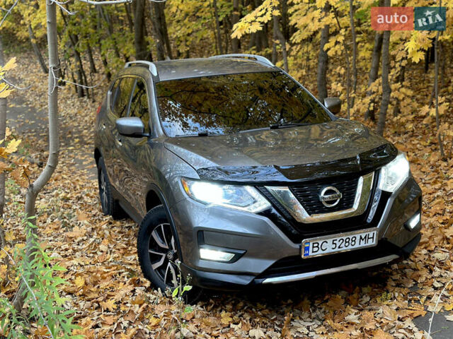 Серый Ниссан Rogue, объемом двигателя 2.49 л и пробегом 180 тыс. км за 13300 $, фото 5 на Automoto.ua