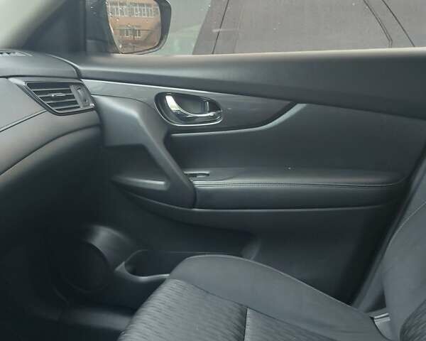 Сірий Ніссан Rogue, об'ємом двигуна 2.49 л та пробігом 173 тис. км за 12000 $, фото 9 на Automoto.ua