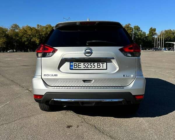 Серый Ниссан Rogue, объемом двигателя 2.49 л и пробегом 160 тыс. км за 16200 $, фото 3 на Automoto.ua