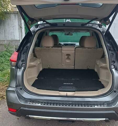 Серый Ниссан Rogue, объемом двигателя 2.49 л и пробегом 136 тыс. км за 14300 $, фото 4 на Automoto.ua