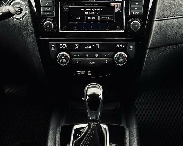 Сірий Ніссан Rogue, об'ємом двигуна 2.5 л та пробігом 180 тис. км за 17500 $, фото 13 на Automoto.ua