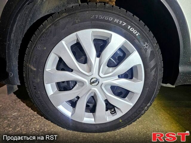 Серый Ниссан Rogue, объемом двигателя 2 л и пробегом 59 тыс. км за 14500 $, фото 7 на Automoto.ua