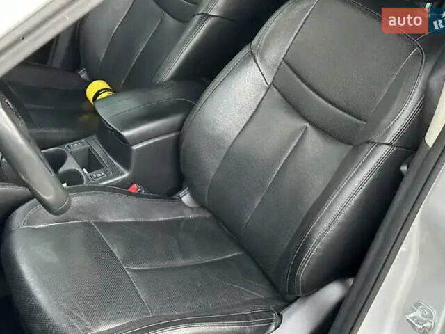 Серый Ниссан Rogue, объемом двигателя 2.49 л и пробегом 160 тыс. км за 15000 $, фото 16 на Automoto.ua