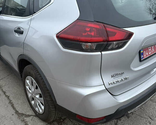 Серый Ниссан Rogue, объемом двигателя 2.5 л и пробегом 143 тыс. км за 13500 $, фото 8 на Automoto.ua